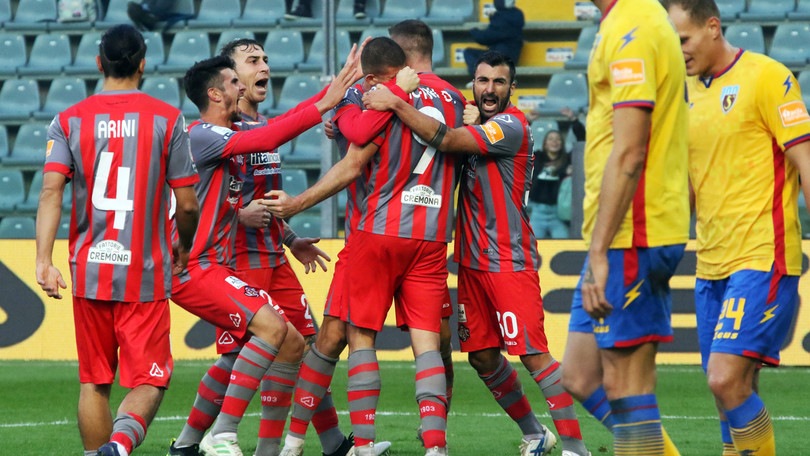 Ciofani regola la Salernitana, vince la Cremonese 1-0. Pari e spettacolo in Trapani-Cosenza