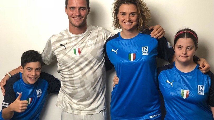 Insuperabili, le nuove divise presentate da Buffon, Girelli e Chiellini