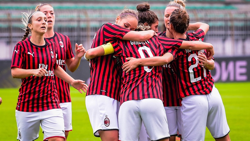 Il Milan vince e si prende il primo posto: la Juve domani a Roma