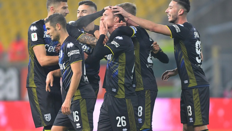 Coppa Italia, il Parma stende il Frosinone: 2-1 allo scadere e ottavi contro la Roma