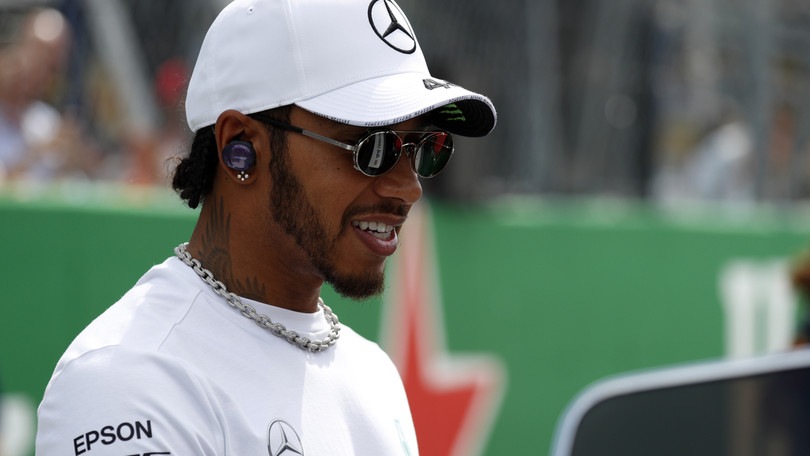 Hamilton aspetta Valentino Rossi: "Sei pronto per la sfida?"
