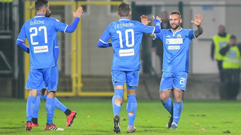 Serie C, Pro Vercelli-Pistoiese 0-0. Siena-Como 1-0
