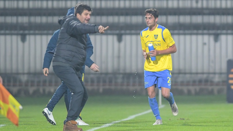 Serie C, la Carrarese si fa riprendere all'ultimo minuto. Modena-Ravenna 2-0