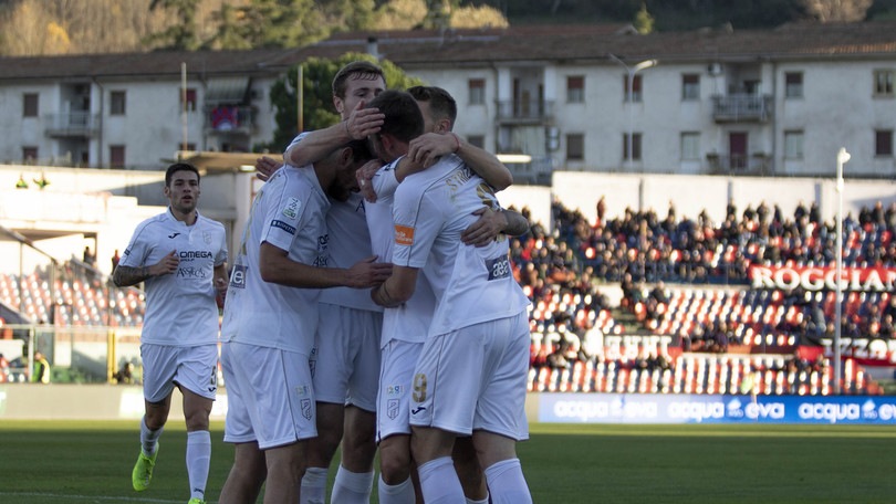 Pordenone, Strizzolo show: 2-1 al Cosenza. La Cremonese piega il Perugia: 2-1
