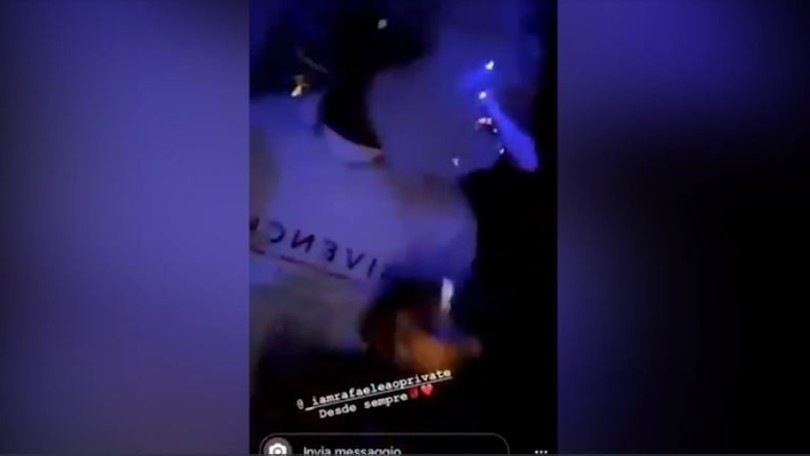 Milan, bufera su Leao: beve e fuma in discoteca