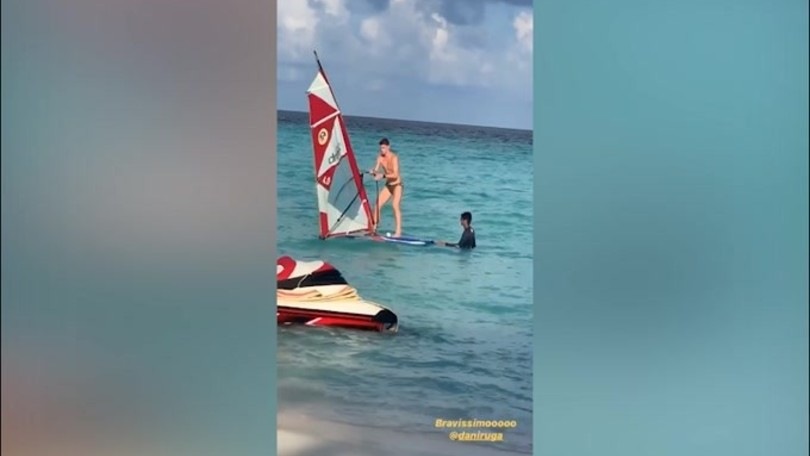 Rugani, che rischio sulla tavola da Surf!