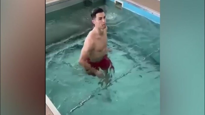 Allenamento in piscina per Cr7!