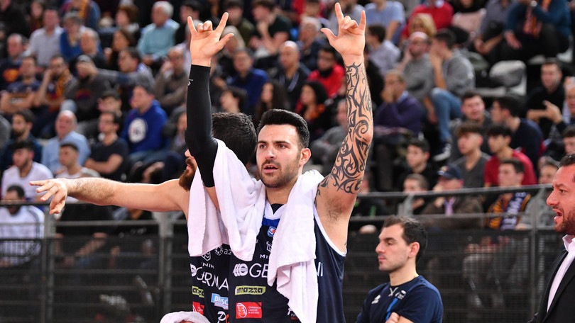 Il derby è di Brescia, sconfitta Cantù. Varese cade con Trento