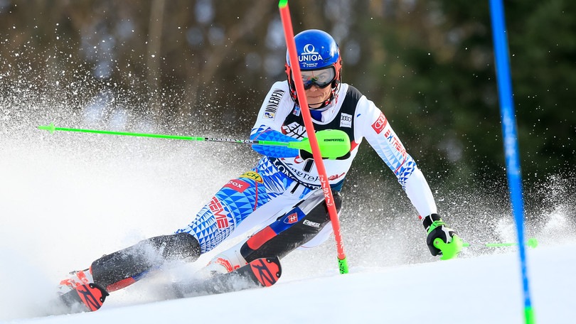 Vlhova beffa Shiffrin nello slalom di Zagabria: Curtoni 13ª