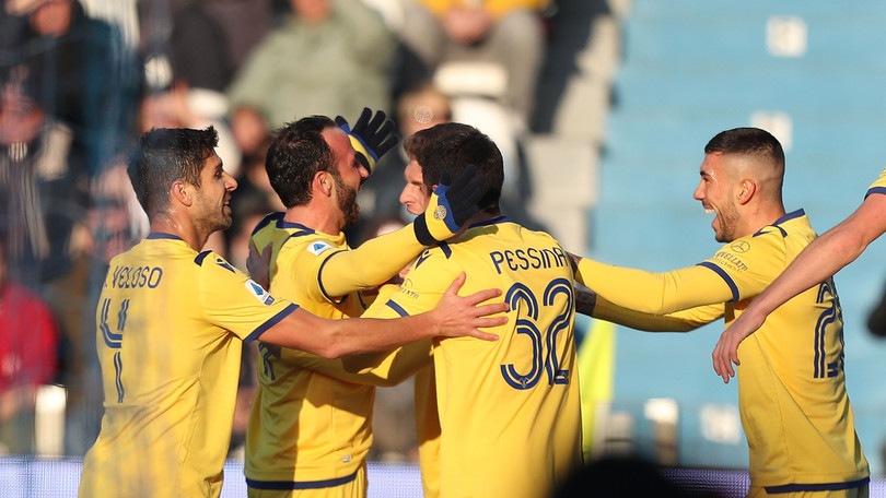 Super-Pazzini lancia il Verona. Stepinski condanna la Spal