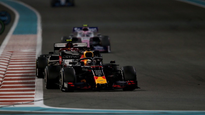 F1: meno test nel 2020, e tornerà la bandiera a scacchi