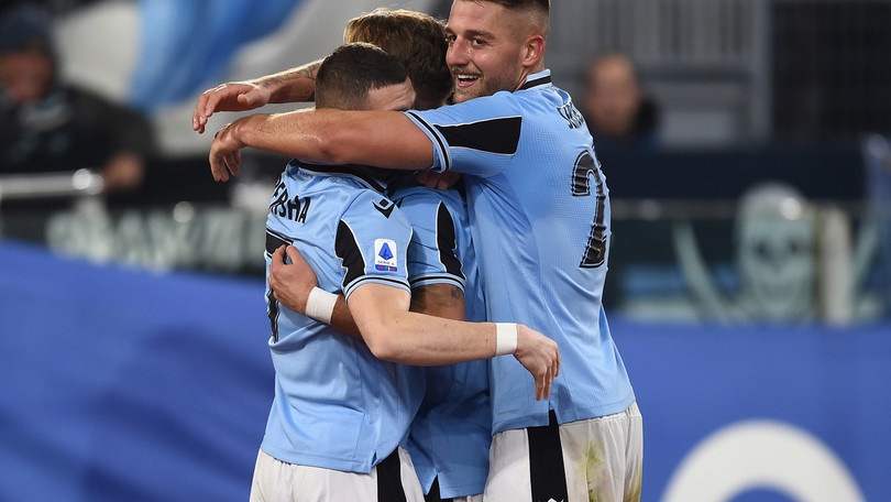 Disastro Ospina, Napoli ko: la Lazio trova la decima vittoria di fila