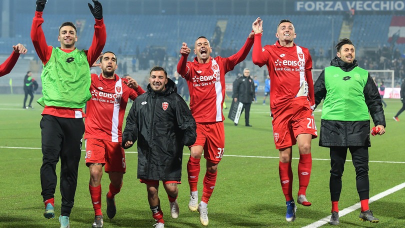 Monza rullo compressore, 3-0 esterno al Novara. Pontedera-Renate 2-1