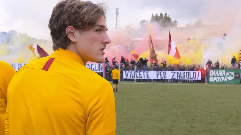 Zaniolo, la figlia di Rocca risponde allo striscione: "Fate schifo, gesto da vigliacchi"
