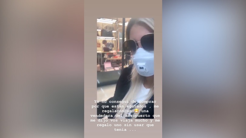 Coronavirus: Wanda Nara a Fiumicino con la mascherina