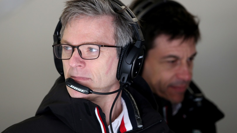 Mercedes, Alisson precisa: "Il volante mobile? È legale"