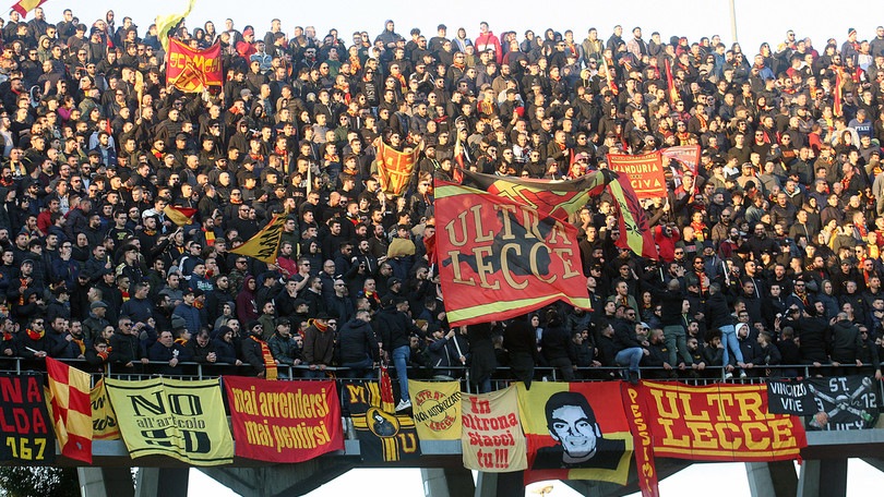 Lecce, club vicino ai tifosi aggrediti: "Vile agguato, si faccia chiarezza"