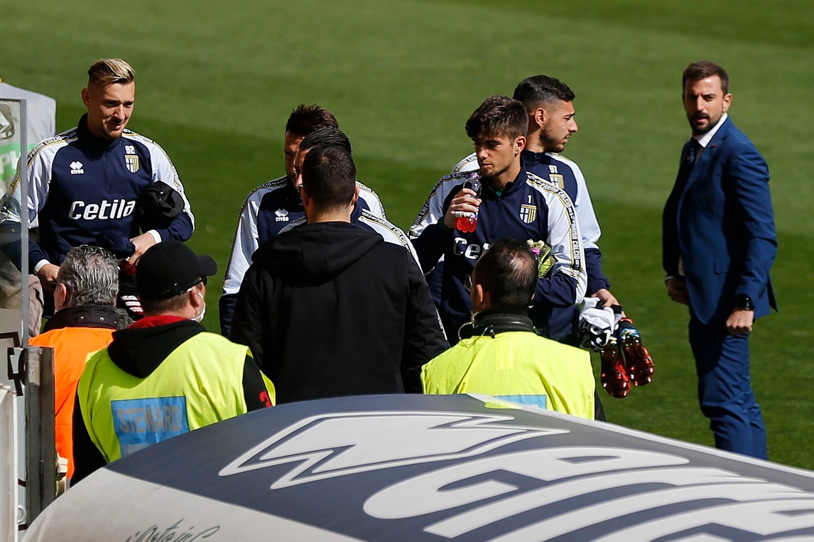 Parma-Spal, giocatori fermati mentre scendevano in campo