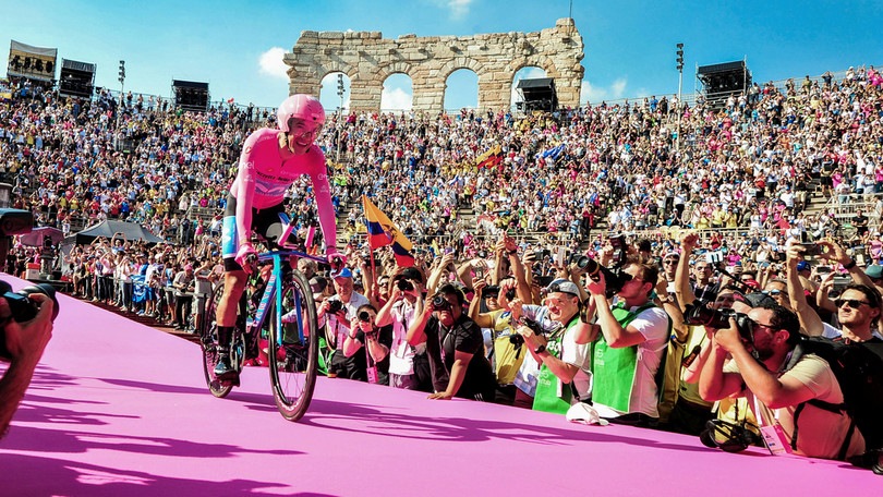 Coronavirus, l'Uci: "Cancellare Tour de France e Giro d'Italia sarebbe un disastro"