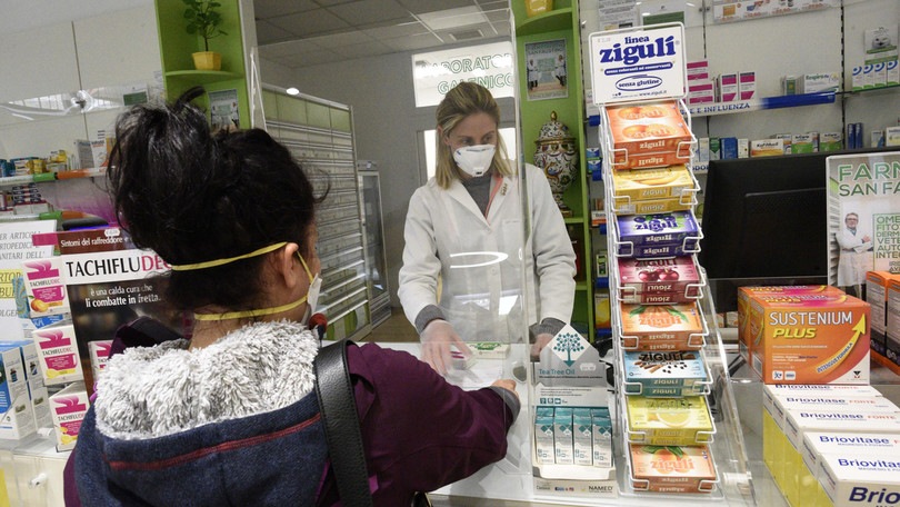 Coronavirus, il presidente dell'Iss: "Il contagio da oggetti è inattendibile"