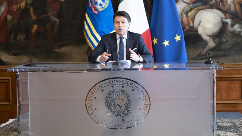 Coronavirus, tracciabilità dei cellulari tra le ipotesi del governo