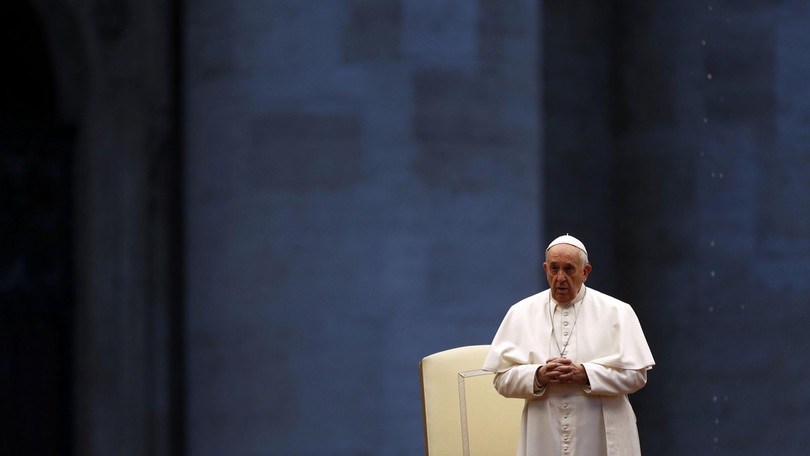 Coronavirus, Papa Francesco in preghiera a San Pietro