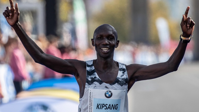 Coronavirus, arrestato Kipsang: sorpreso a bere con 20 amici