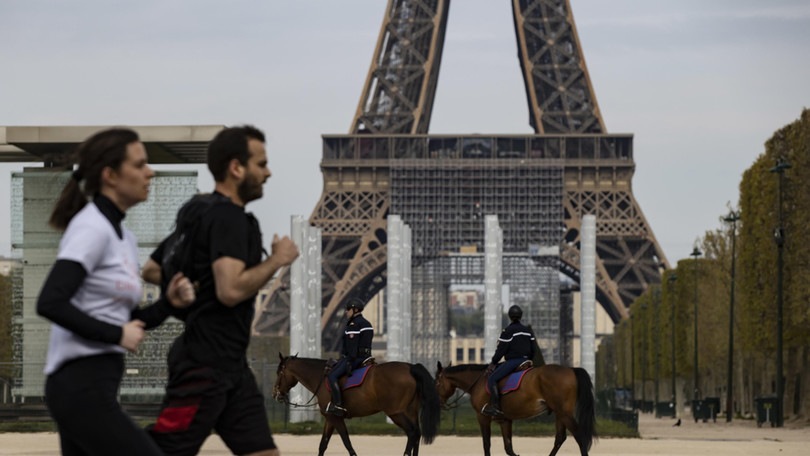 Coronavirus, in Francia per sport all'aperto necessari 10 metri di distanza