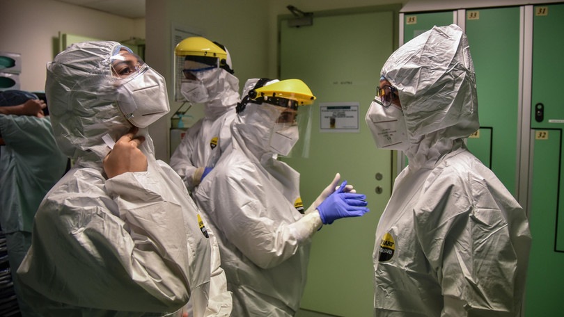 Coronavirus, medici in prima linea: ecco come ci si veste