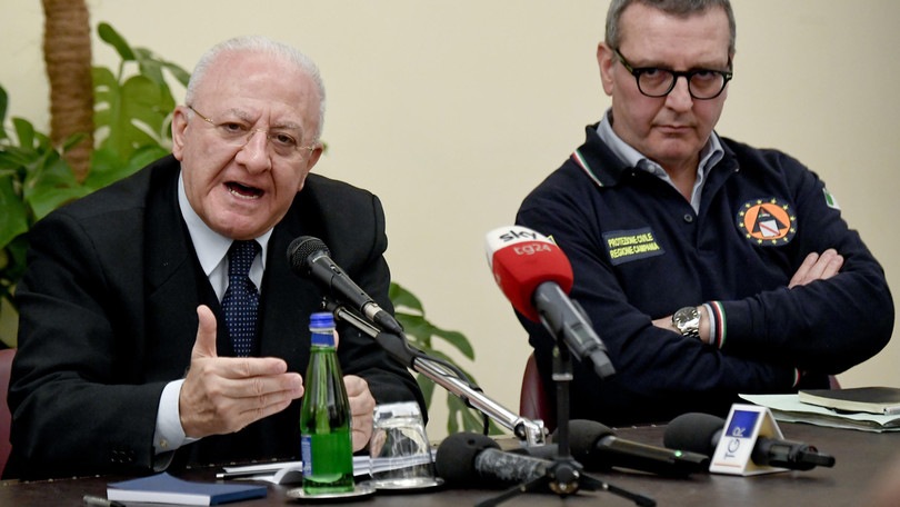De Luca: “In Campania mascherine obbligatorie a fine mese”