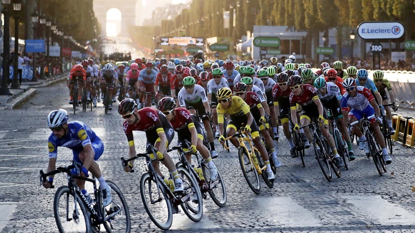 Coronvirus, Tour de France rinviato: partenza il 29 agosto
