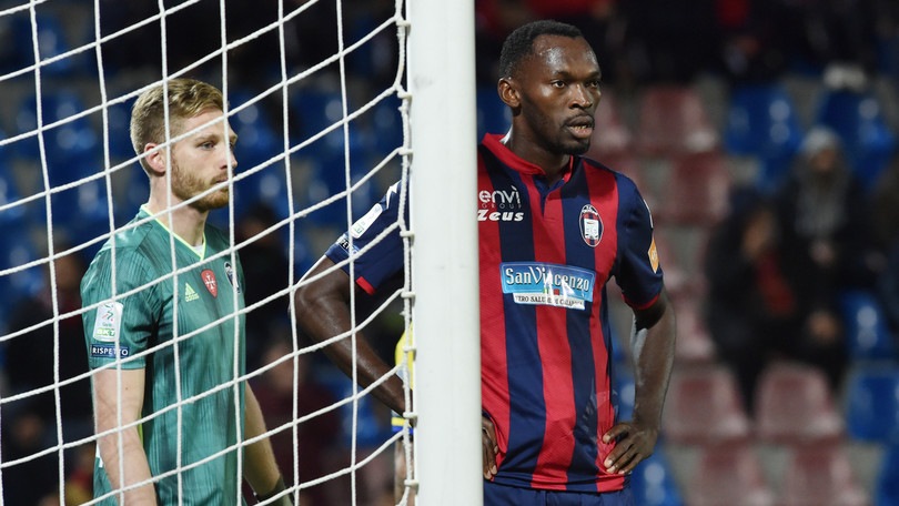 Crotone, Simy sul coronavirus: "Penso a chi lotta per la vita, non alla ripresa"