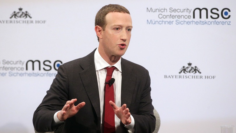 Coronavirus, Facebook cancella eventi con più di 50 persone fino al 2021