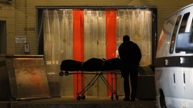 New York, scoperte decine di cadaveri in alcuni camion