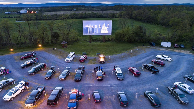 Stati Uniti, riaprono i drive-in durante il Coronavirus