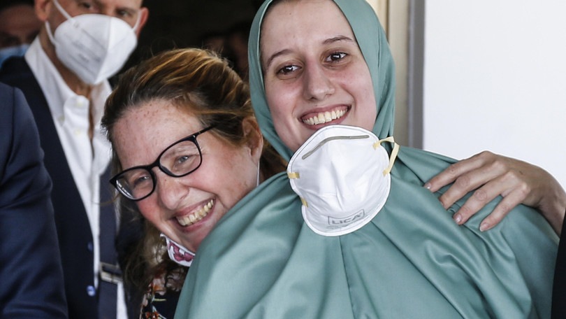 Silvia Romano: "Sto bene. Mi sono convertita all'Islam liberamente"