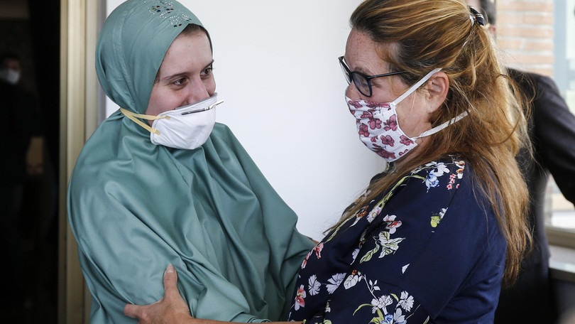 La madre di Silvia Romano: "Lasciateci in pace! Chi non si sarebbe convertito?"