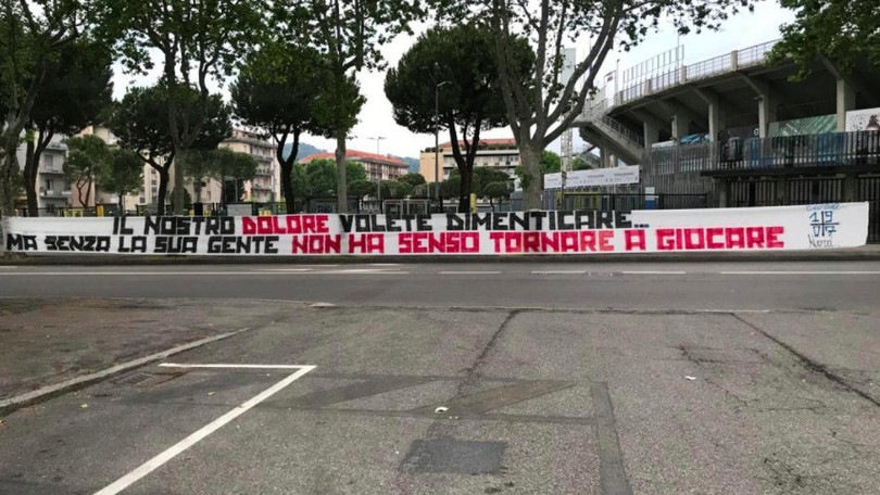 Atalanta, striscione dei tifosi contro la ripresa: "Non dimenticate il dolore"