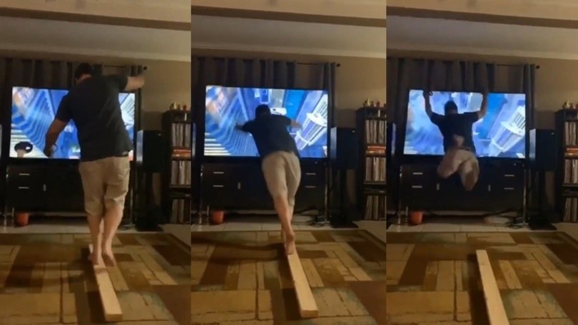 Realtà virtuale, lo schianto di un papà contro la tv: il video diventa virale