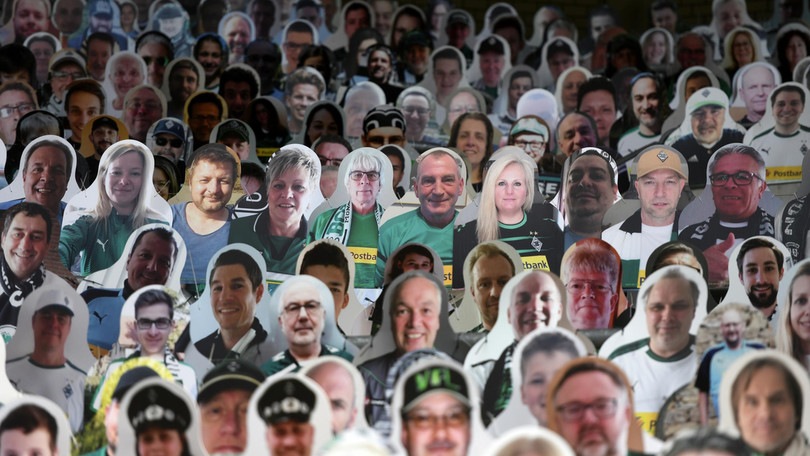 Il Borussia Mönchengladbach riempie lo stadio con i tifosi di cartone