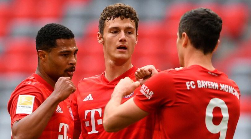 Bundesliga, show del Bayern Monaco 5-0. In gol Piatek e André Silva