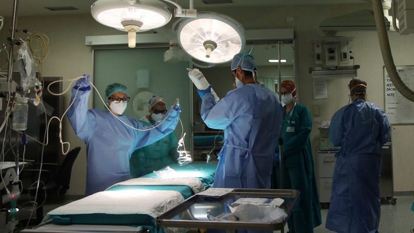 Coronavirus, in Italia quasi 2mila positivi in meno. 5 regioni con 0 casi