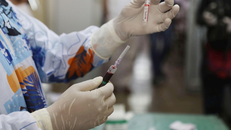 Dall'Inghilterra: "Coronavirus, ecco l'esame del sangue che identifica anche gli asintomatici"