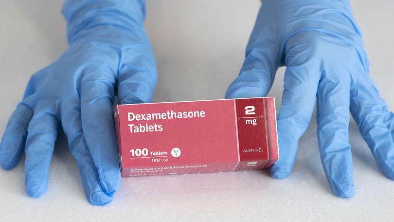 Coronavirus, il governo Johnson autorizza l'uso del desametasone