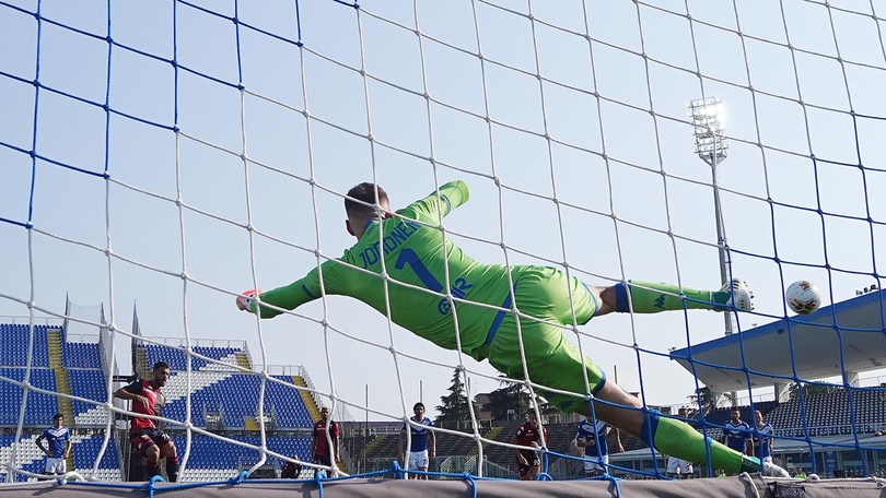 Brescia-Genoa 2-2, Lopez si illude poi due rigori salvano Nicola