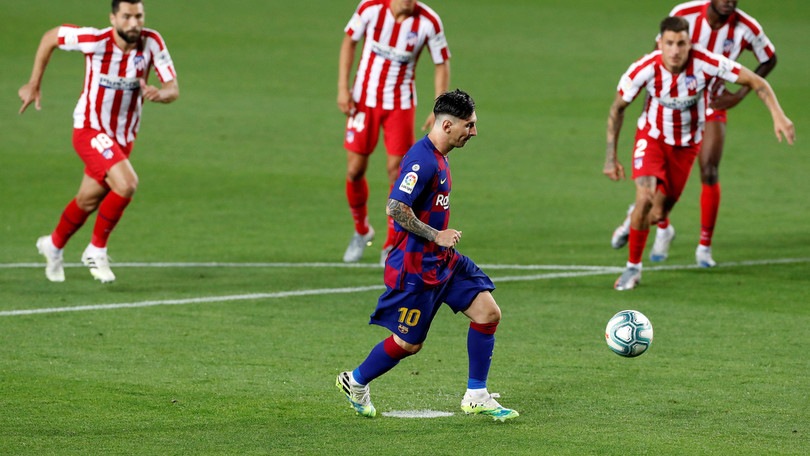 Arthur resta in panchina, Messi fa 700: il Barcellona pareggia con l'Atletico
