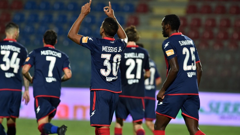 Crotone, un punto che sa di A. Sconfitte per Spezia e Pordenone
