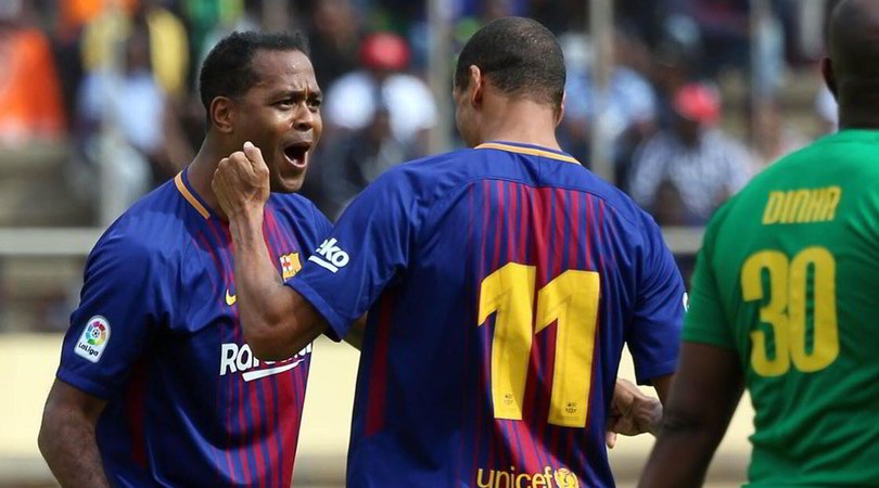 Mundo Deportivo: "Barcellona, lo spogliatoio vuole Patrick Kluivert in panchina"
