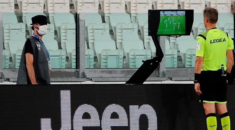 Juve-Lazio, la moviola: ci sono i falli da rigore di Bastos e Bonucci