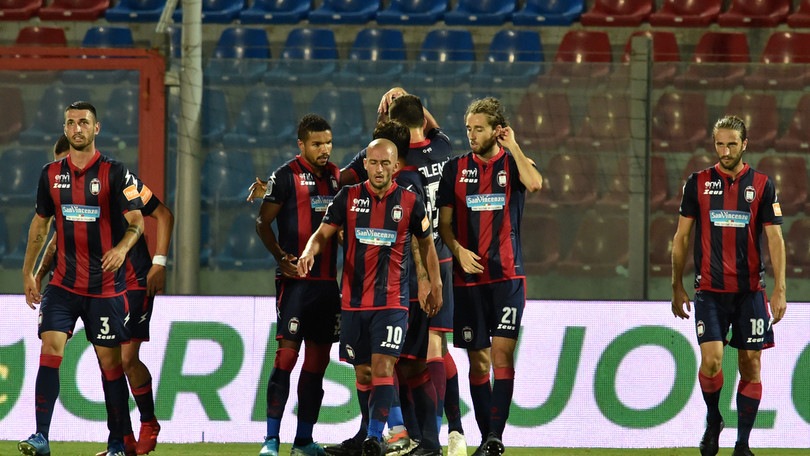 Diretta Livorno-Crotone dalle 18.45: probabili formazioni e dove vederla in tv